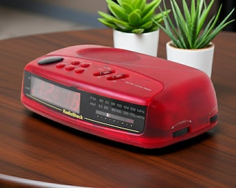 Candy Apple Red Radio Shack Model 12-8633 AM FM Digital Alarm Clock Radio! Excellent Condition!