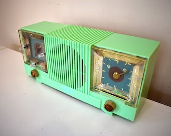 Cloisonne Green Mid Century 1952 Radio automática Mfg Modelo CL-142 Tubo de vacío Radio AM Modelo genial ¡Color raro!