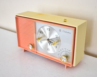 Pink and Ivory 1964 Silvertone Model 5039 Vacuum Tube AM Clock Radio Excellent Condition and Great Sounding!