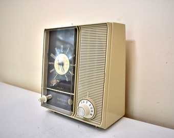 Bluetooth Ready To Go - The Space Maker Sand Beige Vintage '65 Westinghouse H-211L5 AM Vacuum Tube Clock Radio Alarm Radio Clock Light Works