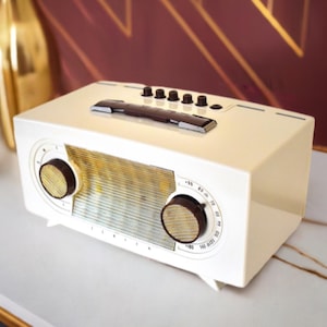 Pralines and Cream 1955 Zenith Broadway Model R512W AM Vacuum Tube Radio Sounds Great! Excellent Condition! Factory One Off Features!