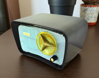 Black Turquoise 1959 Travler Model T-204 AM Vacuum Tube Radio Cute As A Button!