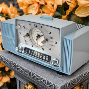 Powder Blue 1959 General Electric Model 914D Vacuum Tube AM Clock Radio Beauty Sounds Fantastic