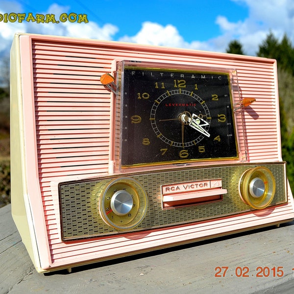 Powder Pink Retro Jetsons Vintage 1957 RCA Victor Model 1-RD-63 AM Tube Clock Radio Totally Restored!