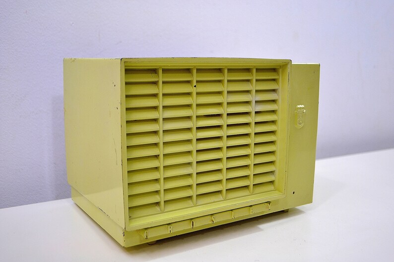 Chartreuse Green Bakelite Mid Century 1953 Crosley Model F-5CE AM Vacuum Tube Radio Solid Receiver!