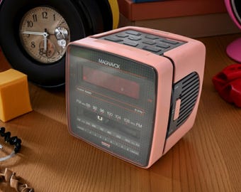Petunia Pink Magnavox Model D3110/17X AM FM Digital Alarm Clock Radio! Excellent Condition!