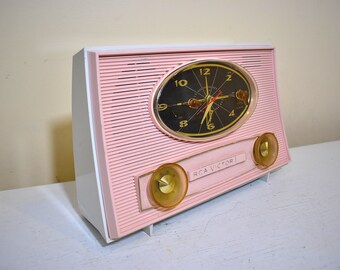 Blossom Pink Mid Century 1957 RCA Victor Model 1-CFE Vacuum Tube AM Radio Cool Model Rare Color!