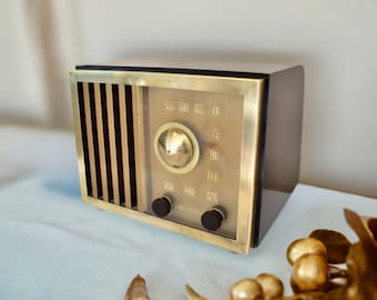 Bluetooth Ready To Go - Regis Gold Bakelite 1947 RCA Victor Model 75X11 AM Vacuum Tube Radio Sounds Great! Excellent Condition!