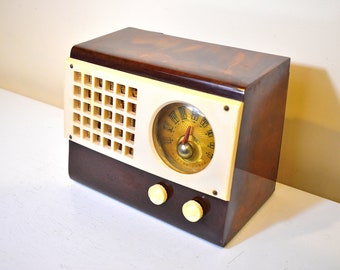 Butterscotch Honey Gold Catalin 1946 Emerson Model 520 Vacuum Tube AM Radio Sounds Great! Excellent Condition!