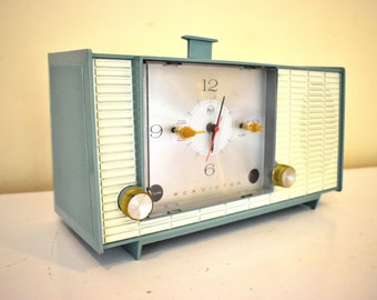 Mariner Blue and Ivory 1964 RCA Victor Model 4RD40 AM Vacuum Tube Alarm Clock Radio Looks Great! Excellent Condition!