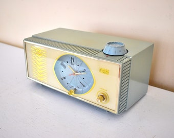 Wedgewood Blue Mid-Century 1965 Arvin Model 53R05 AM Vacuum Tube Alarm Clock Radio Works Great Looks Great!