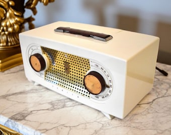 Taupe Tan 1955 Zenith Model R-511W AM Vacuum Tube Radio Excellent Condition Sounds Great!