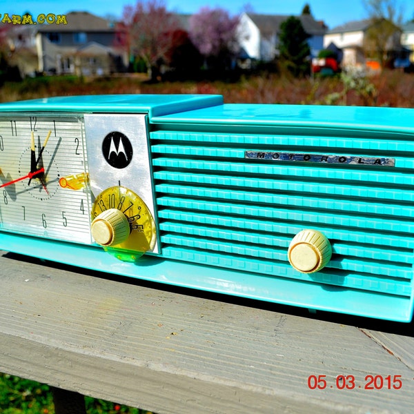 WOWIE! - Aqua Blue Green Retro Jetsons 1957 Motorola 57CD Tube AM Clock Radio NOS New Old Stock Cabinet Totally Restored!