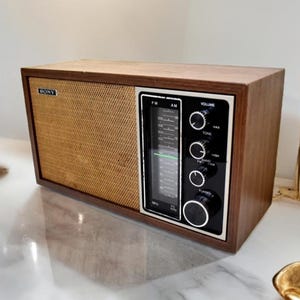Sony Only! 1975-1977 Sony Model TFM-9450W AM/FM Solid State Transistor Radio Sounds Great!