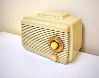 Bisque Ivory 1954 Sylvania Model 510-H AM Vacuum Tube Radio Sleeper Looks! Little Blaster!