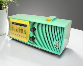Sea Green 1957 Motorola AM Vacuum Tube Radio: Rare Model