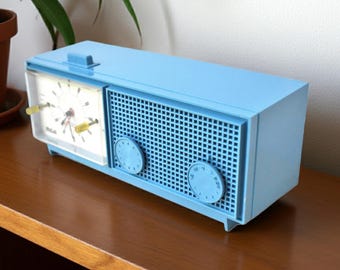 Newport Blue 1968 RCA Model RLD-21A Solid State AM Clock Radio Sounds Great! Excellent Condition!