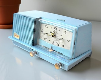 Cornflower Blue 1958 GE General Electric Model C-421A AM Vintage Radio Excellent Condition! Sounds Great!