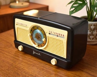 Ebony Ivory 1950 Jewel Wakemaster Model 5057U Vacuum Tube AM Clock Radio Beautiful Design Sounds Great!