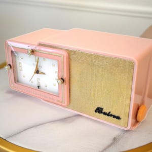 Park Avenue Pink Gold 1957 Bulova Model 100 AM Vacuum Tube Radio Awesome Color Sounds Great! Excellent Plus Condition!