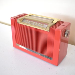 Betty Blade Red 1950 Philco Model 51-631 AM Portable Vacuum Tube Radio Excellent Condition! Sounds Great!