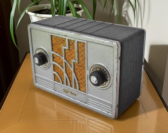 Art Deco Steel 1934 RCA Victor Model 102 Vacuum Tube AM Radio Excellent Condition! Works!