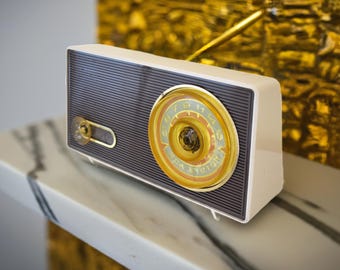Bluetooth Ready To Go - Tan Ivory Vintage 1961 RCA Victor Model 1-RA-44 AM Vacuum Tube Alarm Clock Radio Sounds Great!
