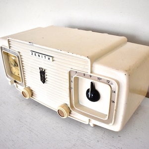 Vanilla Ivory Mid Century 1955 Zenith Model Z-515W Vacuum Tube AM Clock Radio Beauty Sounds Fantastic!