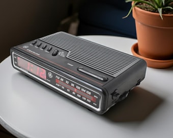 Matte Black 1980s General Electric Model 7-4614A AM FM Digital Alarm Clock Radio! Excellent Condition!