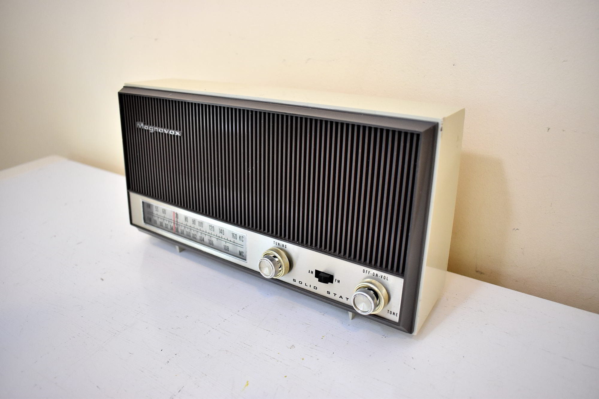 MAGNAVOX AM-61 (Vintage Magnavox Am-61 Am Transistor Radio MAGNAVOX AM-61 (Vintage Magnavox Am-61 Am Transistor Radio