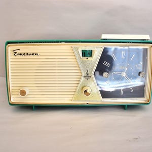 Emerald Green 1956 Emerson Model 883 Vacuum Tube AM Radio Beauty! Rare Color and Model! image 6
