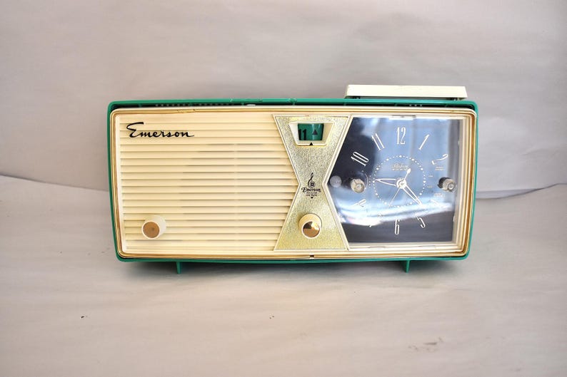 Emerald Green 1956 Emerson Model 883 Vacuum Tube AM Radio Beauty! Rare Color and Model! image 6