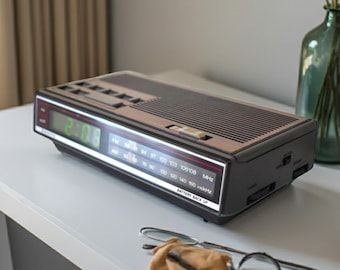 Wood Grain Panel Sanyo Model RM 5008 AM FM Digital Alarm Clock Radio! Excellent Condition!