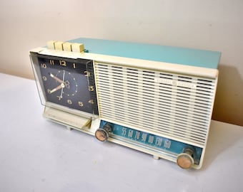 Turquoise and White 1960 General Electric Model C-4518 AM Vintage Radio Excellent Condition Sounds Terrific!