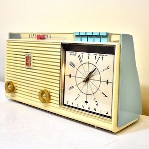 Pastel Blue 1960 Sylvania Model 5C13B Vacuum Tube AM Clock Radio Beautiful and Rare Color! Top of the Line Model!