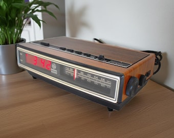 Wood Grain 1980s General Electric Model 7-4625C AM FM Digital Alarm Clock Radio! Excellent Condition!