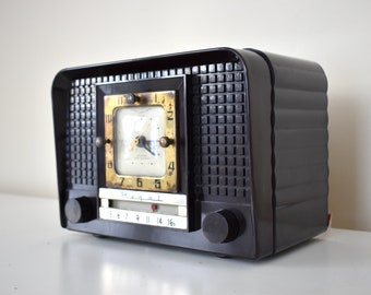 Raja Brown Bakelite 1954 Regal Model c527L Vacuum Tube AM Clock Radio Superlative Looking and Sounding!