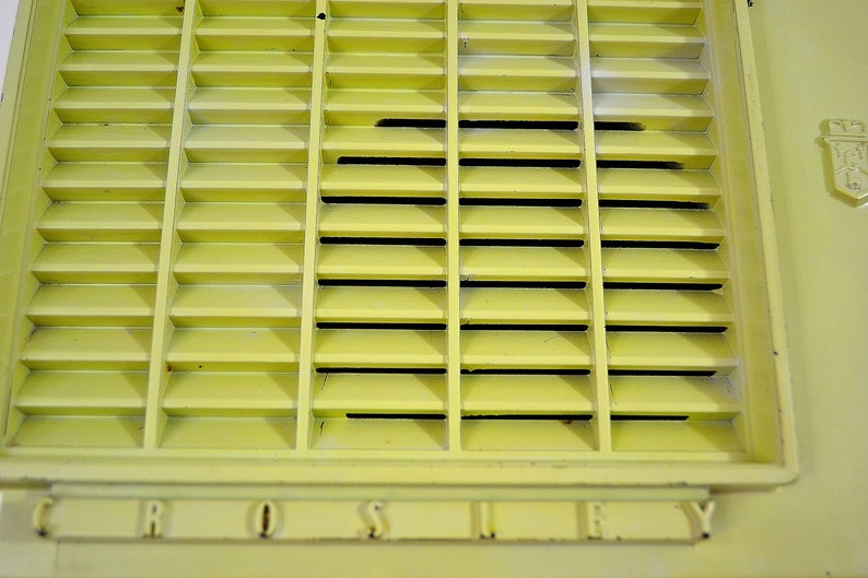 Chartreuse Green Bakelite Mid Century 1953 Crosley Model F-5CE AM Vacuum Tube Radio Solid Receiver!