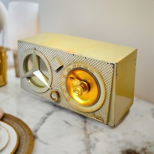 Willow Green Iconic Tri-Star 1955 Arvin Model 855T Vacuum Tube AM Radio Unique Design in Rare Color!