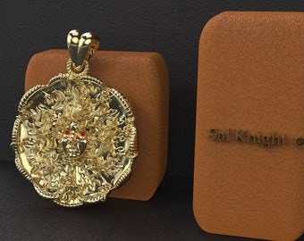 The Medusa pendent in 14 karat gold white / yellow/ rose