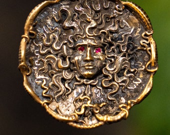 The Medusa sterling silver ancient gold antique finish ruby eyes by Sal Knight © 40 millimeters wide, 1,6 inches