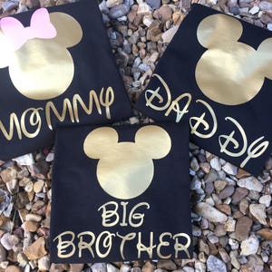 Camisas familiares de Disney a juego, camisas de mamá y papá, oro, vacaciones en Disney, fiesta de cumpleaños de Minnie y Mickey, crucero de Disney, Minnie Mouse