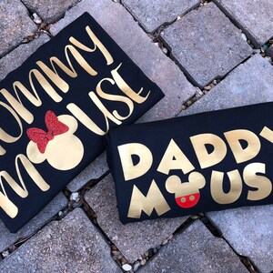 Mouse della mamma, mouse del papà, mini mouse, camicie abbinate alla famiglia, vacanza in famiglia, genitori, foto di scena, viaggio Disney, viaggio in famiglia