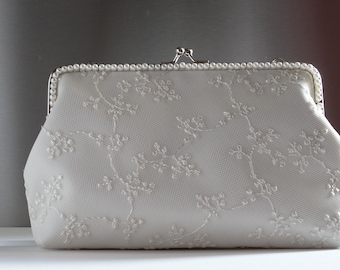 Bridal clutch ivory bag,bridal bag clutch,Ivory lace clutch, Lace clutch,Wedding purse bride,Pearls bride clutch,handle silver  120 cm long
