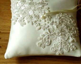 Wedding ivory ring pillow,Wedding Cushion,Ivory lace ring  pillow,  Ivory wedding ring bearer,Ivory lace  ring pillow,Pearls ring pillow
