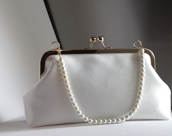 Bridal clutch ivory bag,bridal bag clutch,Ivory clutch,wedding clutch,Wedding clutch for bride,Wedding purse bride,handle pearls,metal frame