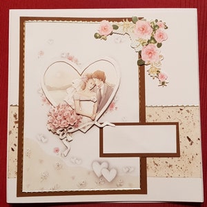 Tarjeta de boda con recién casados