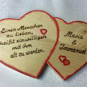 Zwei Herzen - Geschenk  für Hochzeit, Ehejubiläum mit individueller Beschriftung, Tischdeko