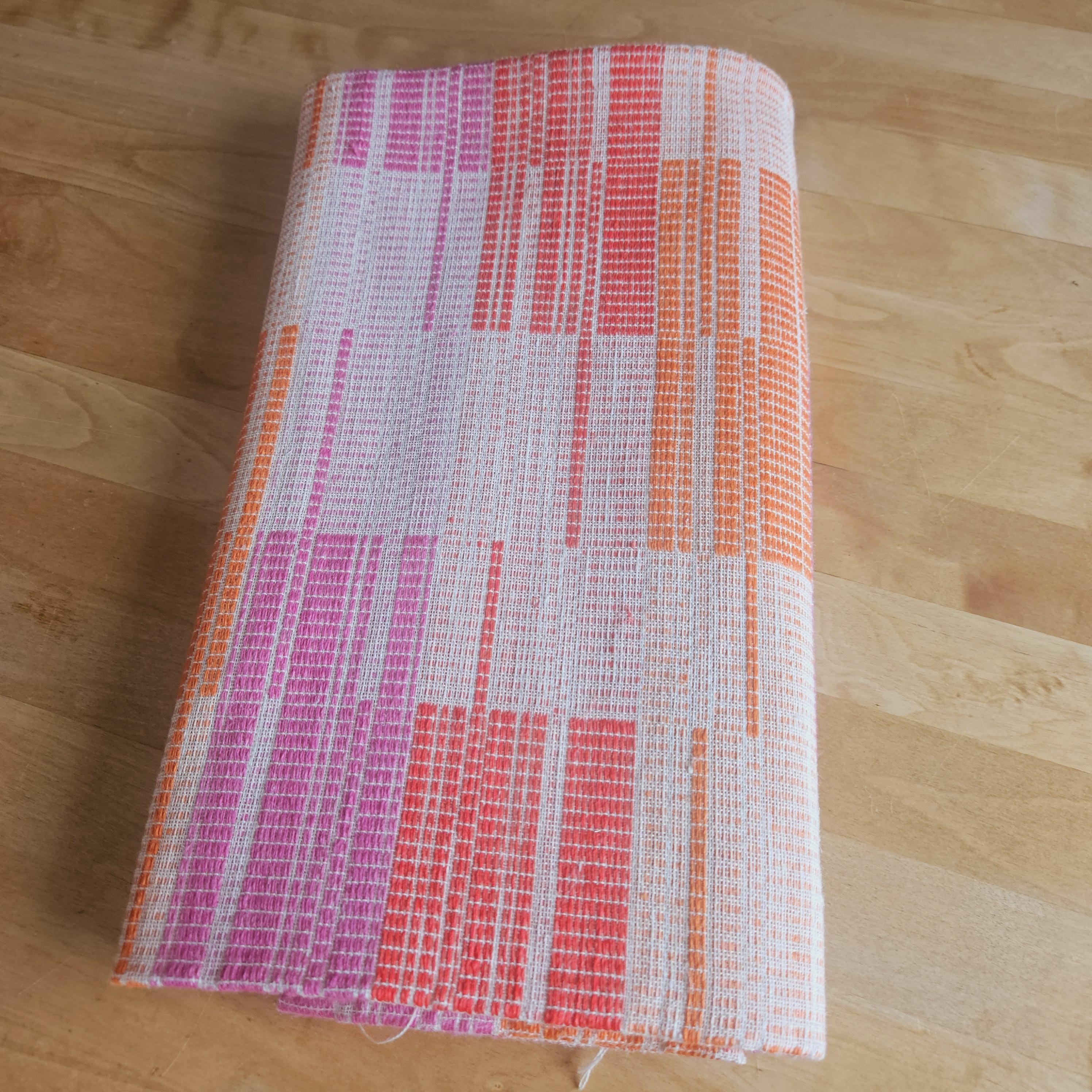 手織りリネンテーブルクロス：スウェーデン風ラスティックピンク