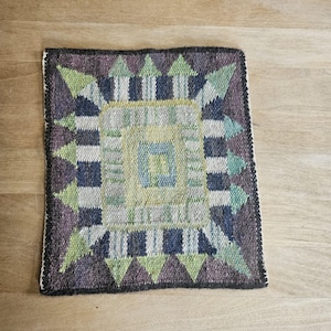 Amazing retro large / 15 1/2&quot; x 16&quot; /woven / handmade / flemish  / wall tapestry / wall hanging / wall decor.